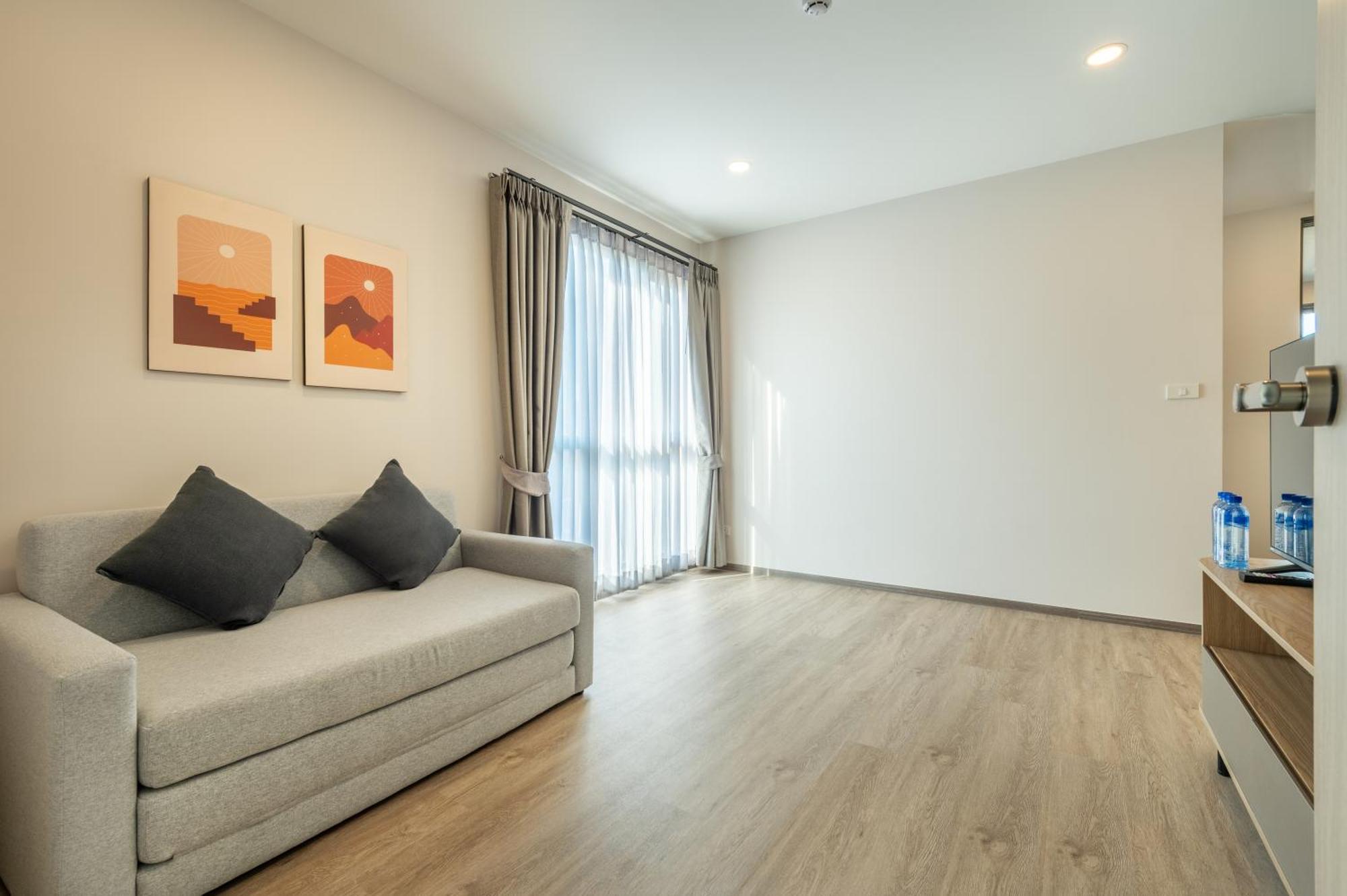 Salaya One Hotel & Service Apartment Екстериор снимка