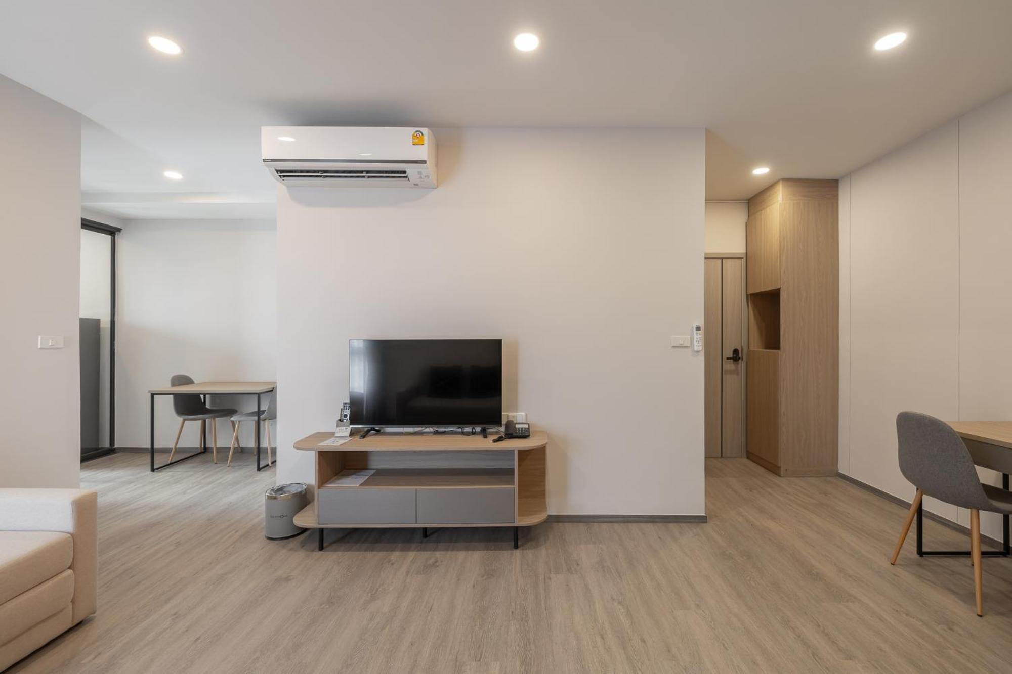 Salaya One Hotel & Service Apartment Екстериор снимка