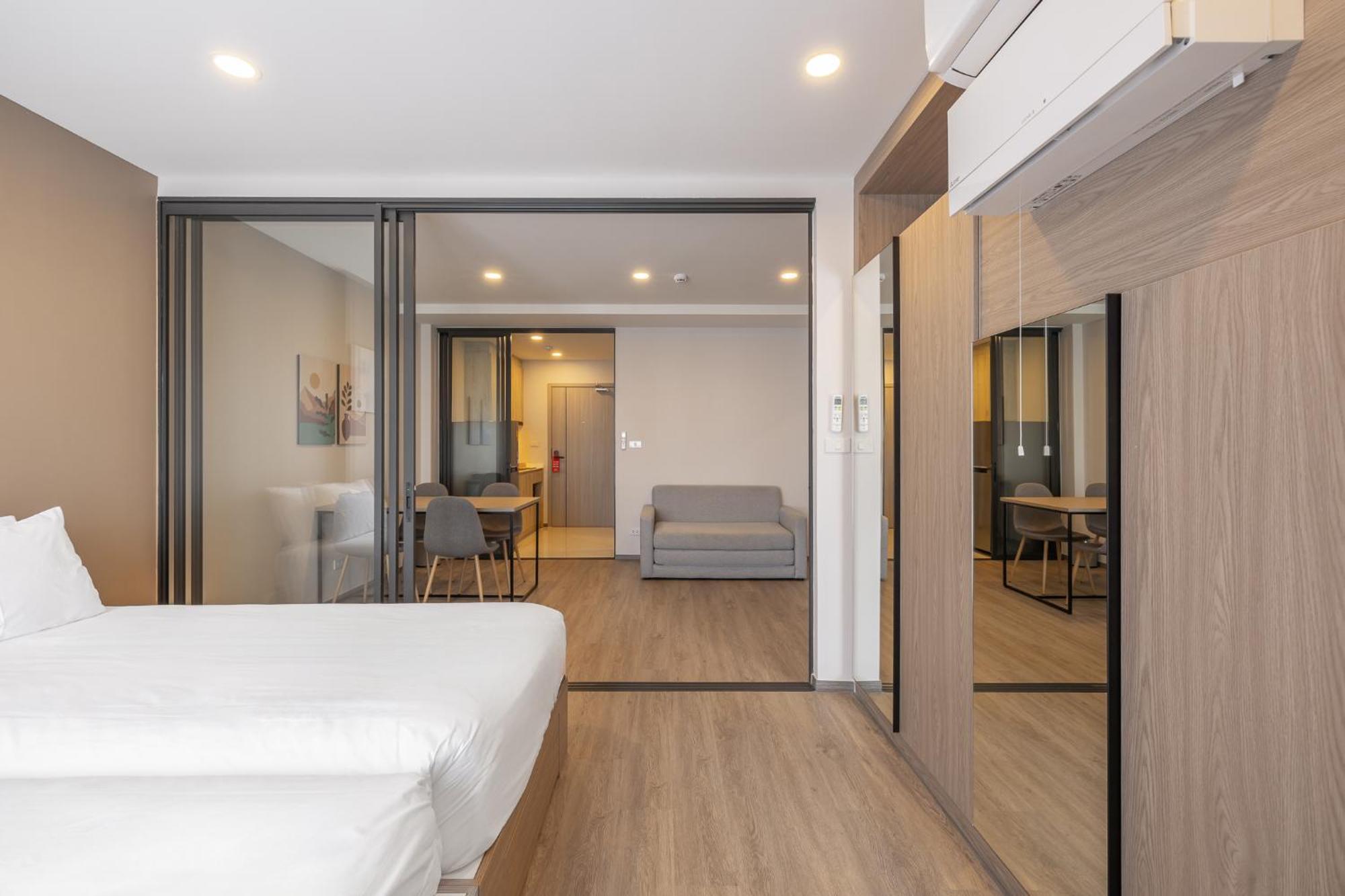 Salaya One Hotel & Service Apartment Екстериор снимка