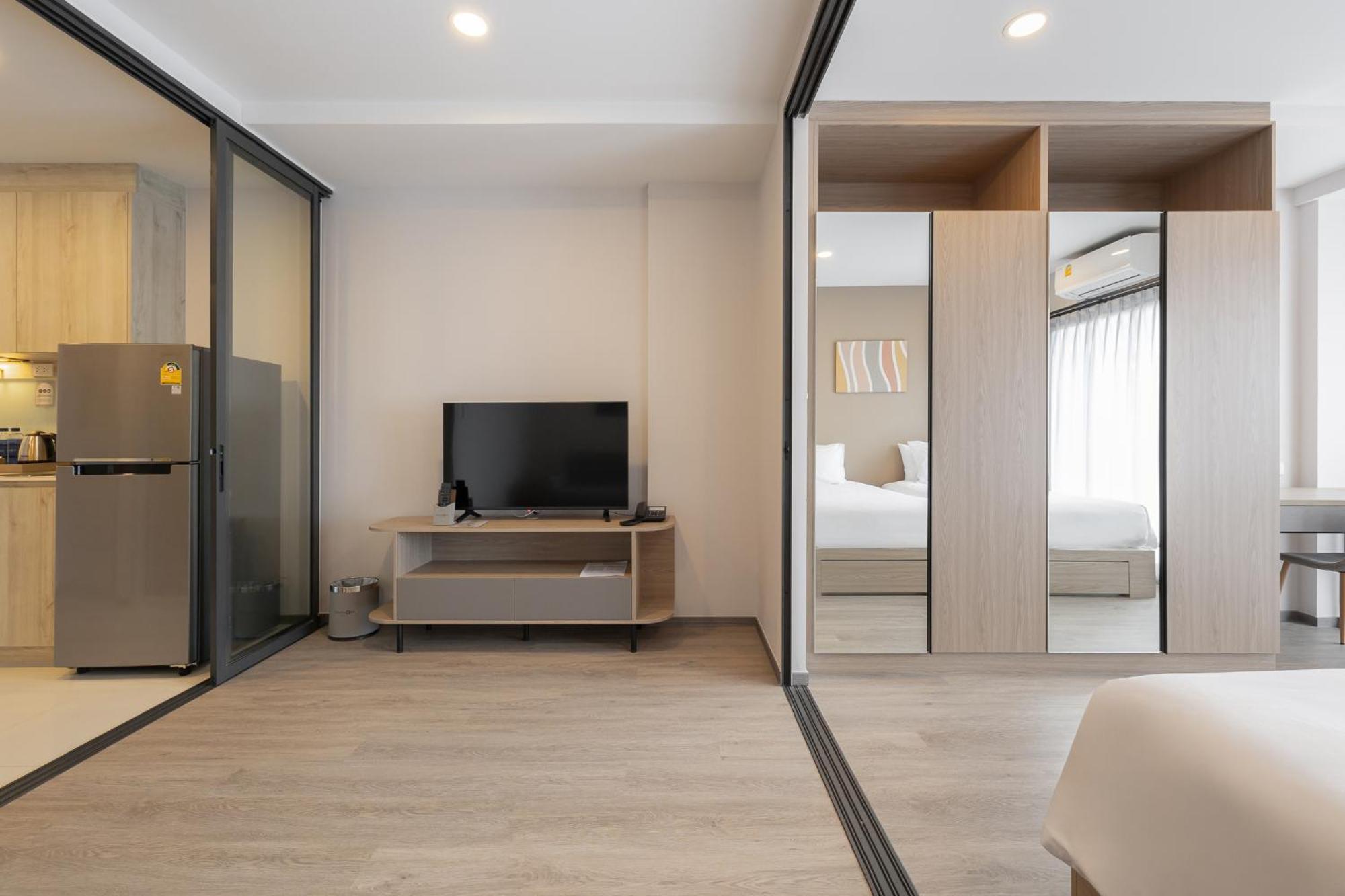 Salaya One Hotel & Service Apartment Екстериор снимка